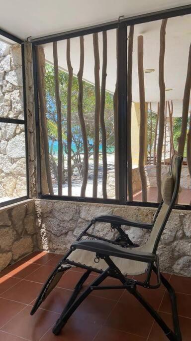 Beachfront Apartment With Swimming Pool. One Bedroom Celestun Bagian luar foto