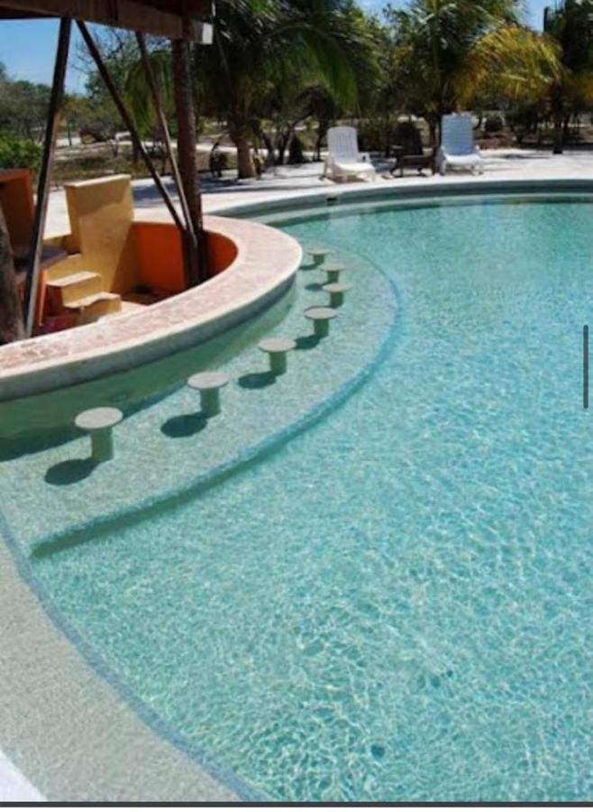 Beachfront Apartment With Swimming Pool. One Bedroom Celestun Bagian luar foto