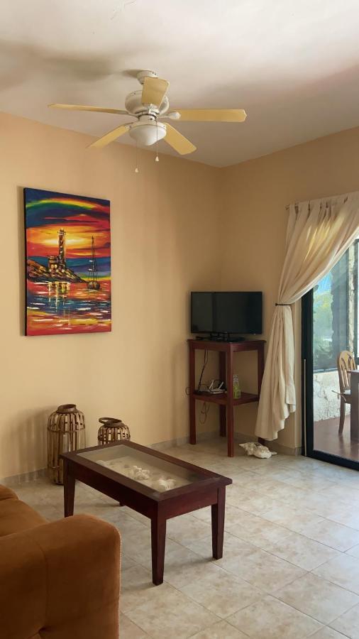 Beachfront Apartment With Swimming Pool. One Bedroom Celestun Bagian luar foto